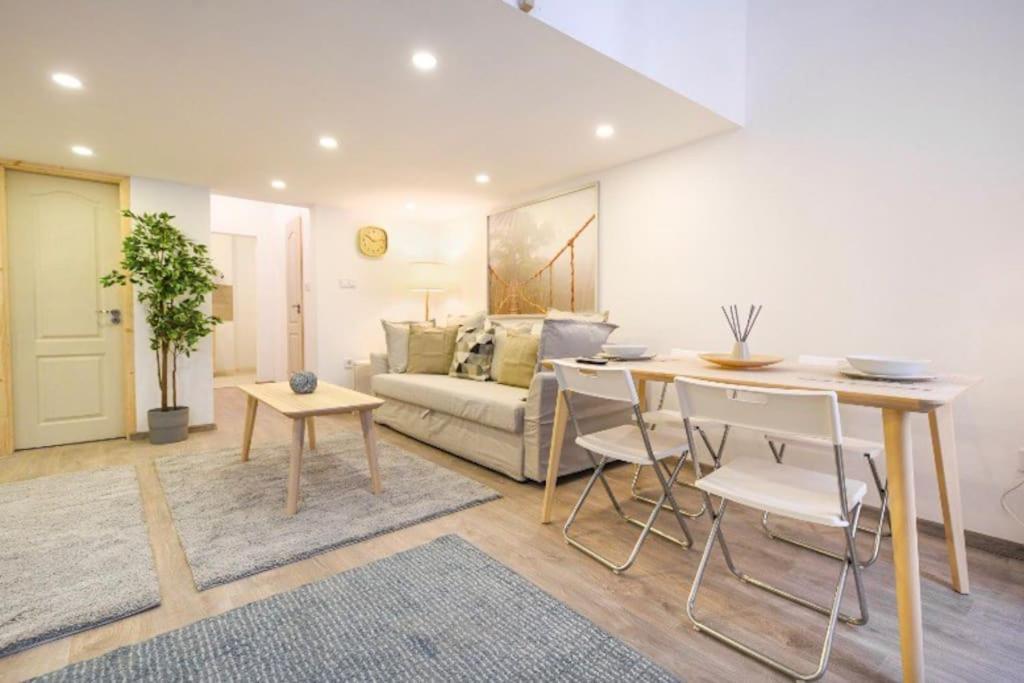 2 Bedroom Flat In Nyar Str., Boutique Budapest Ngoại thất bức ảnh