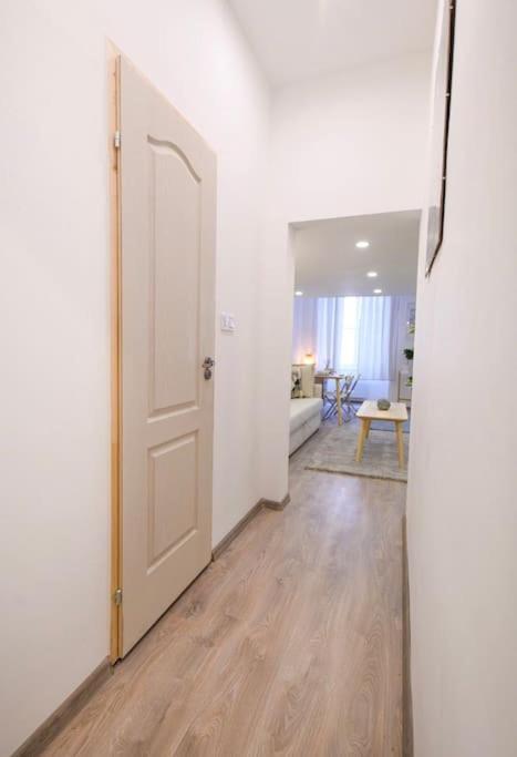 2 Bedroom Flat In Nyar Str., Boutique Budapest Ngoại thất bức ảnh